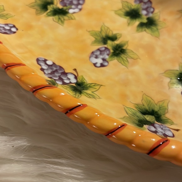 Beautiful Glazed ceramic grapes + leaf vines  dish/decor. - Picture 3 of 5